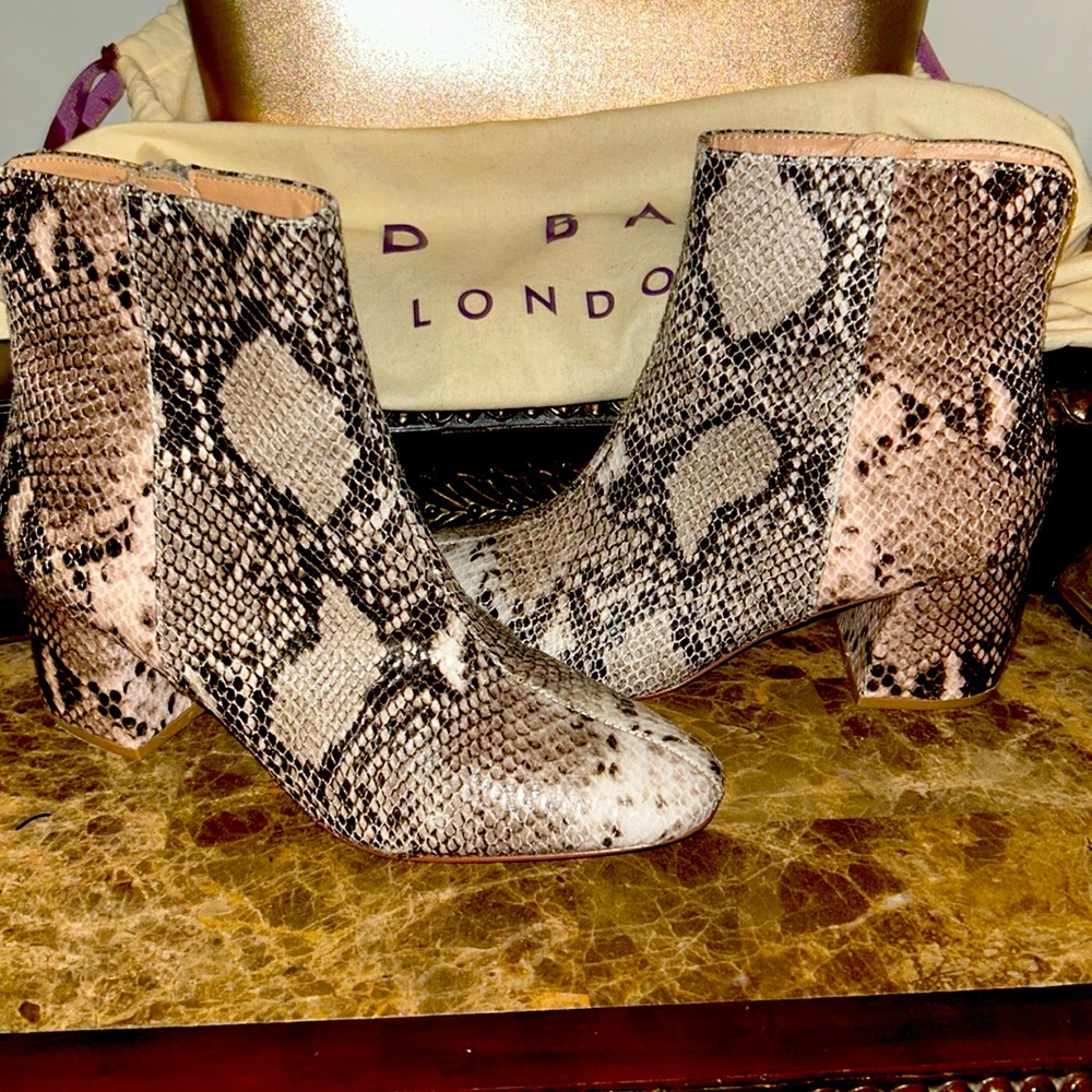 Chinese Laundry Block heel booties
